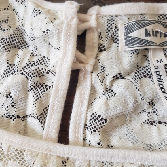 Carlotte Russe | Medium | Cream Lace Crop Top - Picture 3 of 7